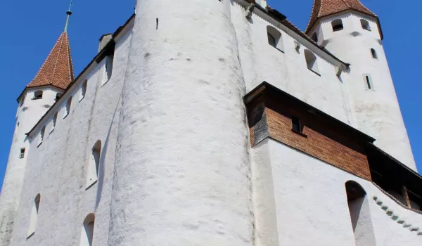 03_Schloss Thun drei Türme.JPG