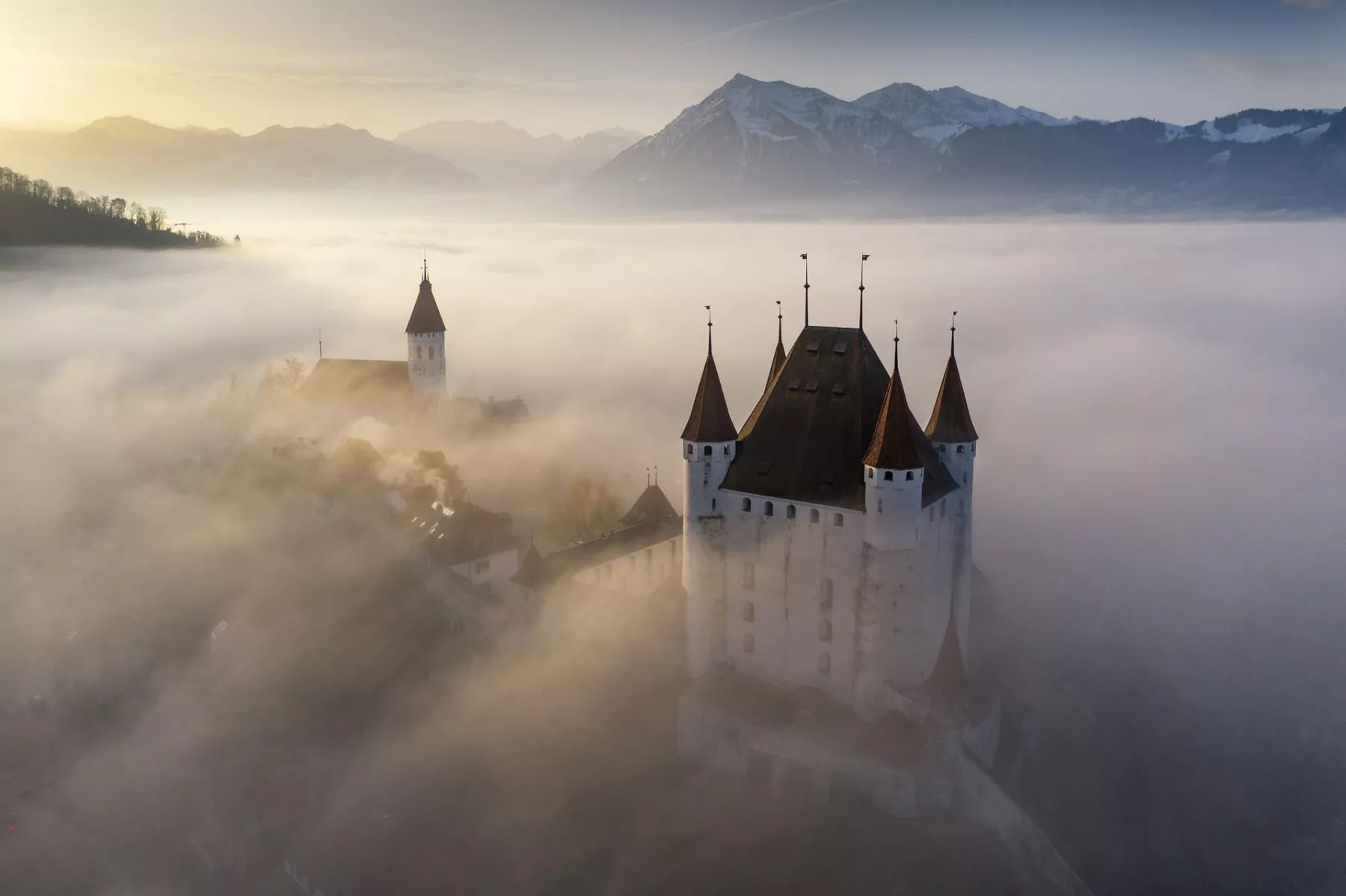 05_Schloss Thun_im Nebel.jpg