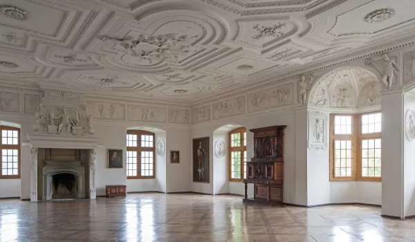 08_Schloss_Spiez_Schlossmuseum_Festsaal.jpg