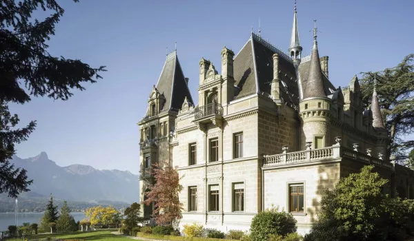 1_Schloss Hünegg Panorama Titelbild.jpg