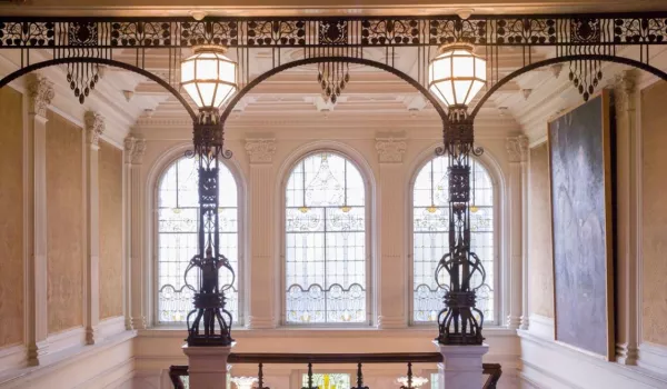 5_Schloss Hünegg Halle.jpg