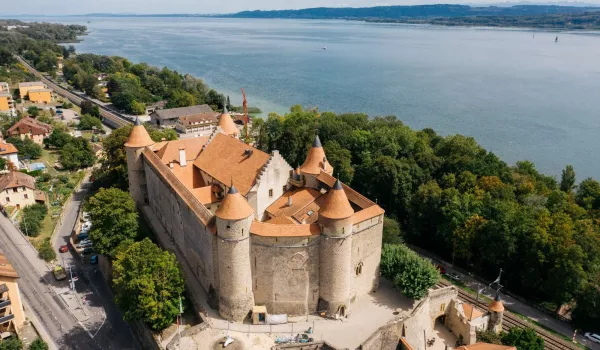 Château de Grandson RaphaelDupertuis_avec lac.jpg