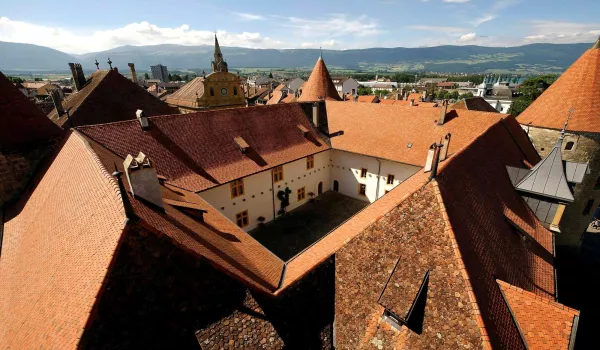 Château d'Yverdon_les toits du carré savoyard.jpg