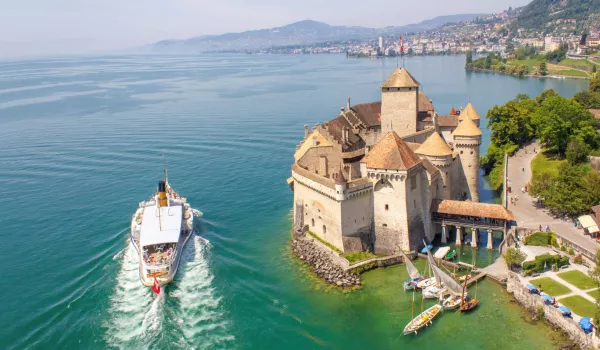 Chillon Main_Titelbild ©www.vision-air.ch C. Neri.jpg