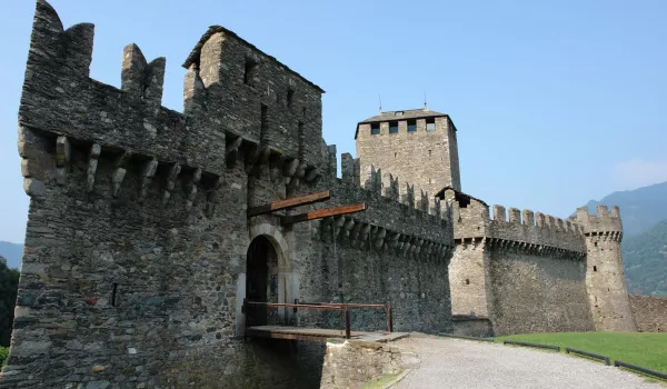 Fortezza di Bellinzona_Castello Montebello.JPG