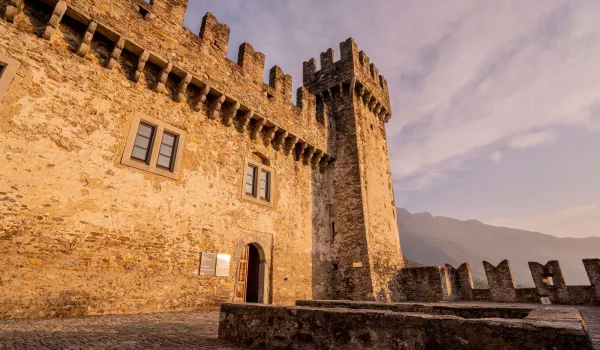 Fortezza di Bellinzona_Sasso Corbara entrata.jpg