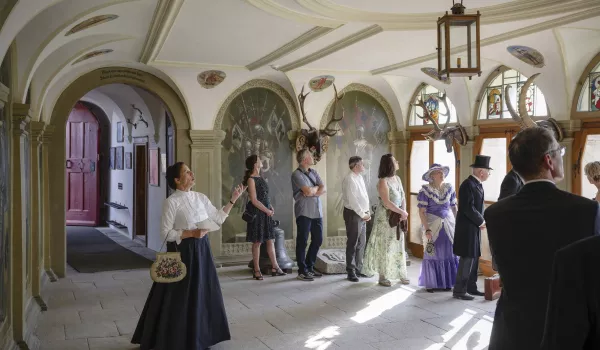 fuehrung mit gruppe-schloss-wildegg.JPG