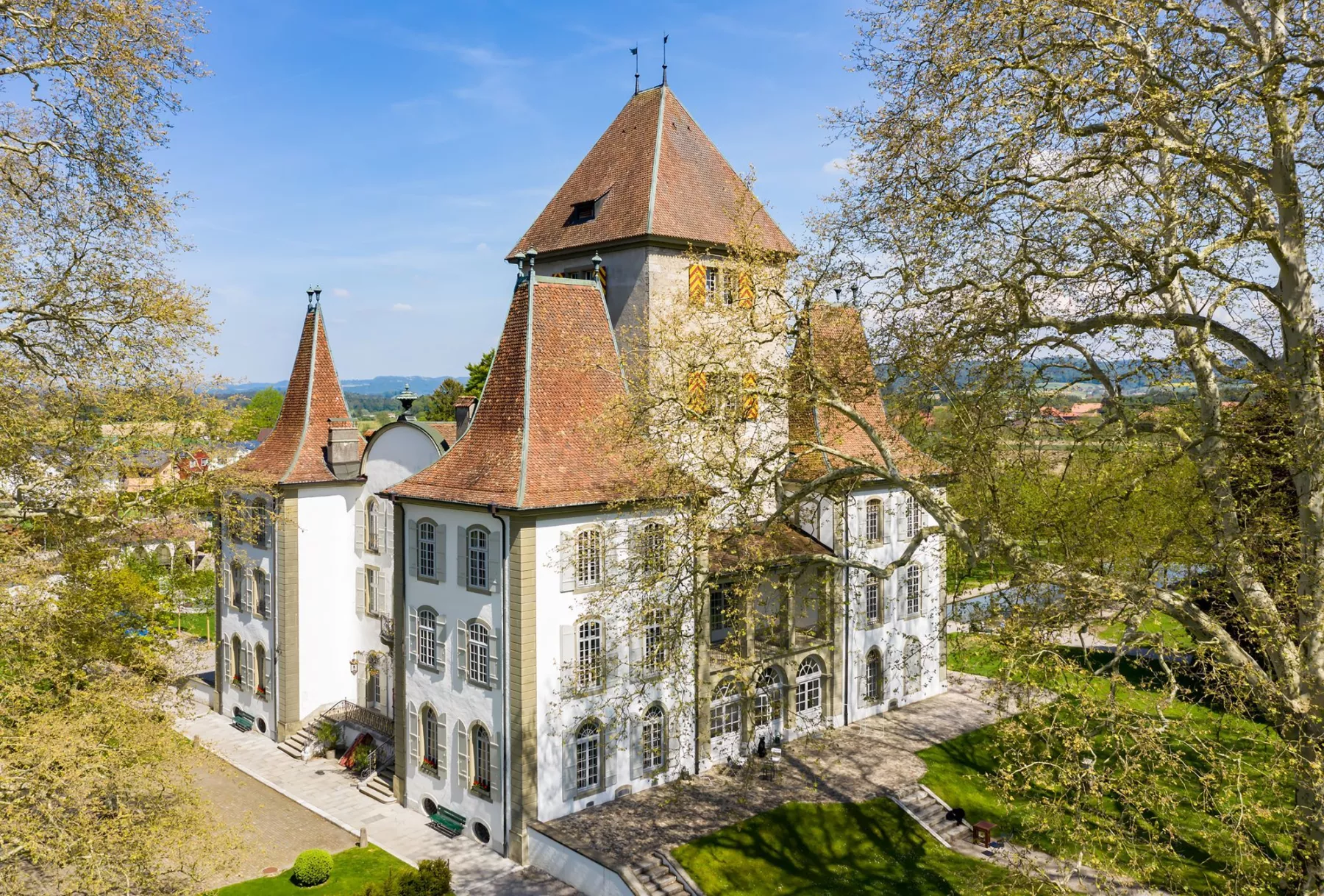 Schloss Jegenstorf_Sicht seitlich.jpg